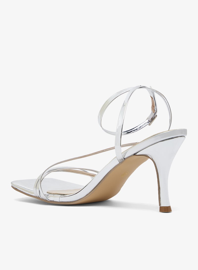 جينجر صندل بكعب متوسط وتفاصيل حزام فضي - Image 3